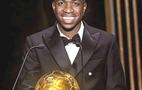 金球落选+状态低迷！维尼修斯续约遇阻，皇马如何留住巴西天才？