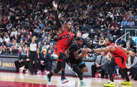 巴恩斯19+12+8巴雷特27分 猛龙主场战胜灰熊