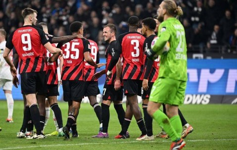 欧冠生死劫！法兰克福主场围猎利物浦：德甲猛兽撞残阵红军