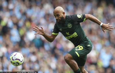 曼联今夏转会策略大揭秘：如何引进卡洛斯·巴莱巴