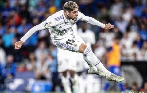 莫德里奇亲传弟子！维尼修斯无敌外脚背弹射破门，惊呆观众，太丝滑了