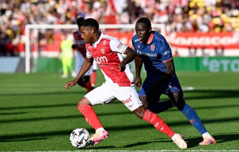 22岁巴萨前锋法蒂在法甲联赛中表现抢眼，率队2场不败