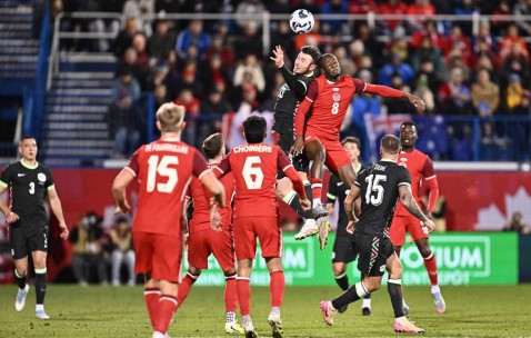 拜仁慕尼黑势不可挡，科隆陷入挣扎