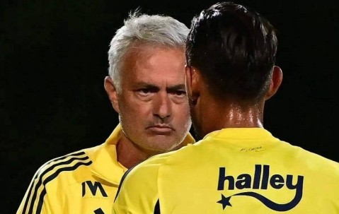 1-2到5-2！穆里尼奥率费内巴切逆转，主场强势晋级欧冠正赛