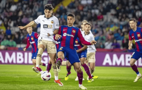 西甲临时调整巴萨主场引争议，小球场安排被指漠视客队球迷权益