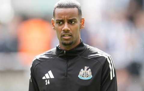 伊萨克遭纽卡斯尔集体孤立，利物浦求购风波持续发酵