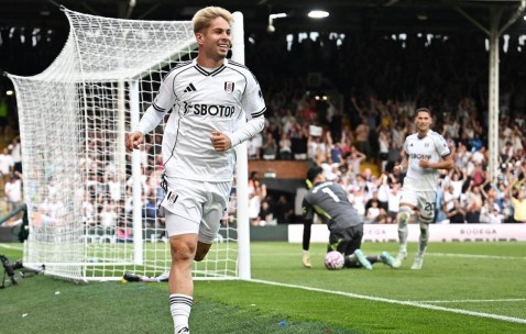 阿莫林死守三中卫害惨曼联！史密斯罗“德甲LOGO”绝平，枪手旧将梦回北伦敦