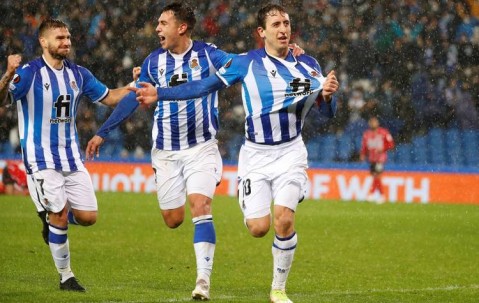 【西甲中游突围战！】贝蒂斯主场冲欧战，皇家社会客场保级，谁能改写赛季走势？