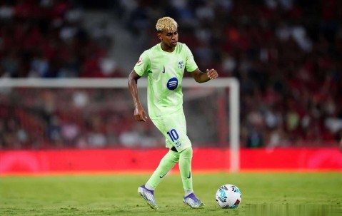 3：0！5分钟2张红牌，亚马尔传射助巴萨新赛季西甲开门红