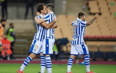 西甲第8轮西班牙人对阵贝蒂斯，主队主场强势，客队伤病与体能困扰，争夺欧战资格。