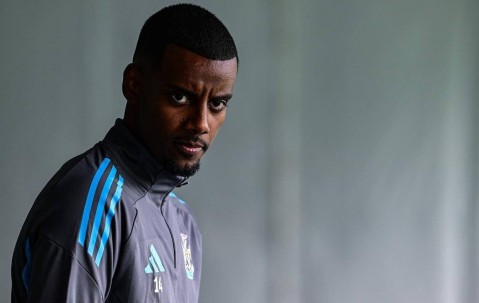 坚决不再为纽卡效力！伊萨克与俱乐部彻底决裂，一心只想去利物浦