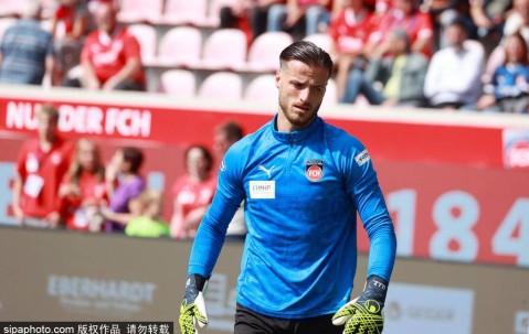 埃里克森自由身加盟沃尔夫斯堡：33岁老将的新征程与德甲的期待