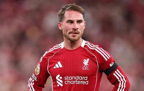 一瘸一拐了好一阵——伯恩利赛后，斯洛特透露麦卡利斯特伤情