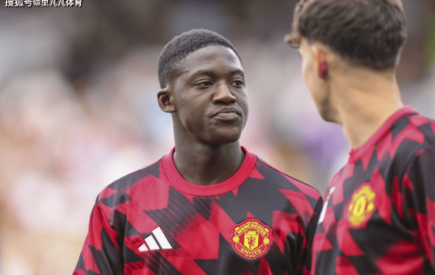 索要10倍薪资未果！曼联20岁中场新星不满，两日内决定自己的未来