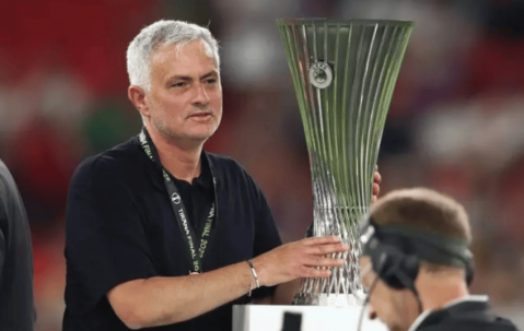 穆帅表示为罗马队带来2点改变：团结了不团结的球队，带回了球迷