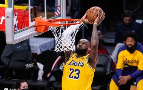 詹姆斯：网上说我资产12亿是瞎扯 我卡上就几千块