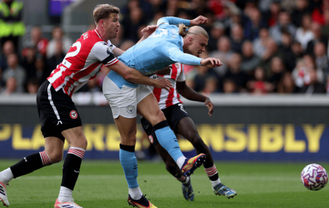 哈兰德一剑封喉，领跑射手榜！多纳鲁马神扑救主，曼城1-0小蜜蜂