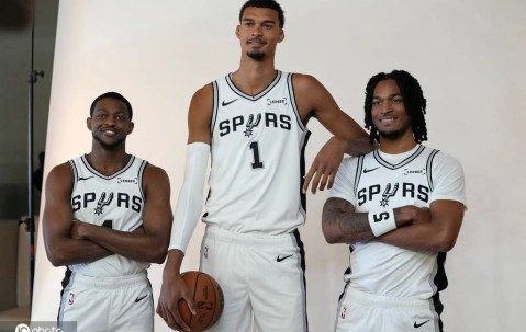 30天30队马刺：文班化解血栓危机 重建又遇三PG难题