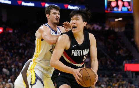 季前赛-杨翰森首秀4+4+1+6犯离场 开拓者负勇士