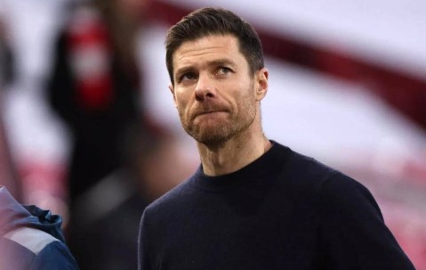 姆巴佩爆发！传射建功+4轮4球，皇马4连胜登顶西甲，甩开巴萨5分