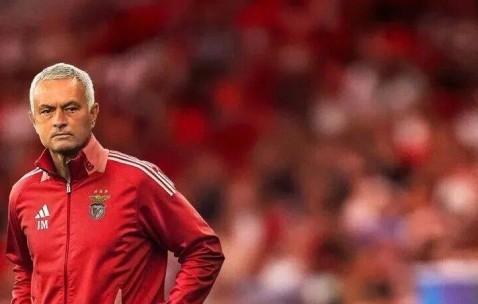 突然发现穆里尼奥接了个大活儿——欧冠第一阶段本菲卡余下的7轮，堪称全欧第一魔鬼赛程