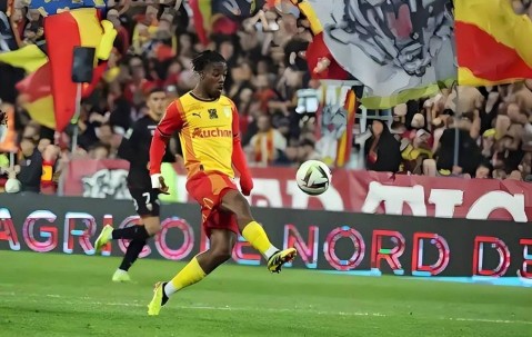 成都蓉城8月份补强又有新动作！法甲MVP+大牌国脚转会入队，已报名踢亚冠