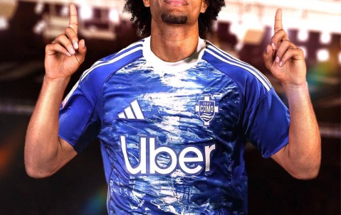 科莫愿3000万直接买断曼联弃儿！可助阿莫林签中场，两人关系已破裂