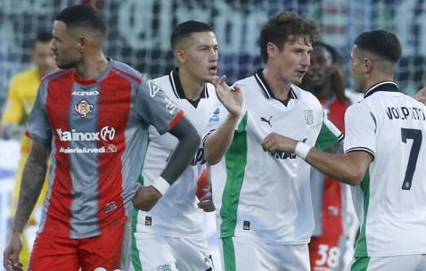 一场3-2上演极限绝杀，升班马极限绝杀，登顶意甲积分榜榜首