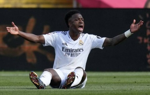 对标姆巴佩！西媒曝维尼修斯要求续约给1亿签字费，老佛爷很生气