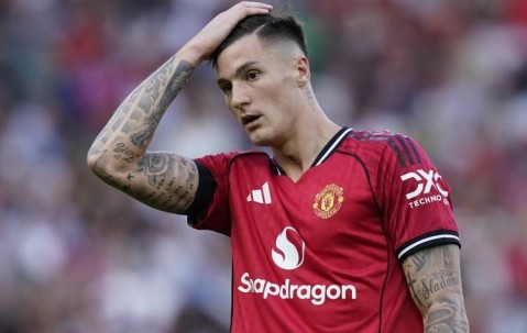 队友谈舍什科：要是没实力他就不会是曼联球员，他拥有前锋的一切