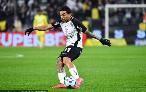 拒绝曼联后转投热刺？拜仁中场帕利尼亚的转会风暴