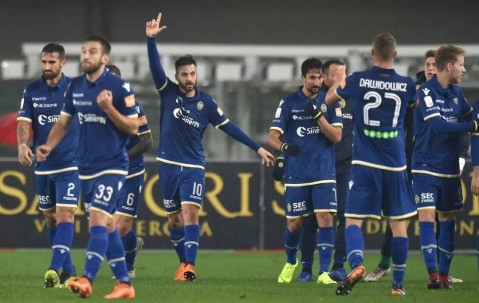 闪电战！狼队800万锁定意甲双能卫，维罗纳1年净赚500万！