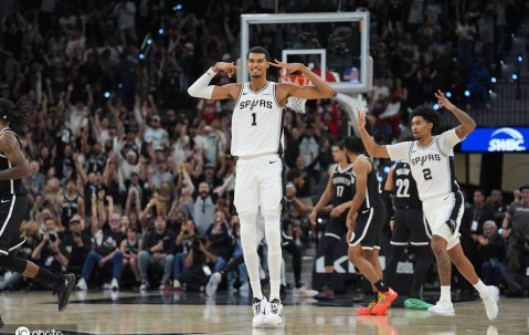 文班亚马开赛至今场均33.3分13.3篮板6盖帽 带队三连胜