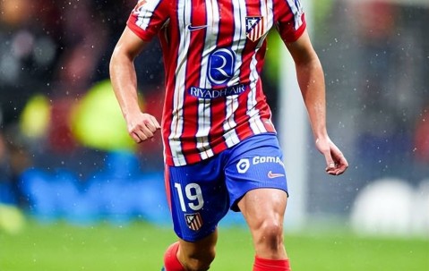 马竞5-1横扫法兰克福！格列兹曼200球里程碑闪耀，小蜘蛛1球2助