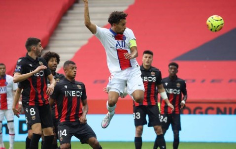 法甲焦点战：尼斯主场守反稳中游，里昂客场攻坚决复苏