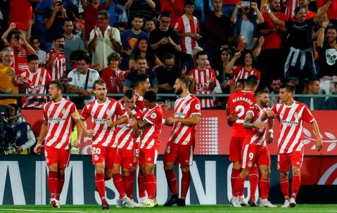 纽卡斯尔联主场迎战毕尔巴鄂竞技，凭借攻防统治力和主场优势力争欧冠晋级。