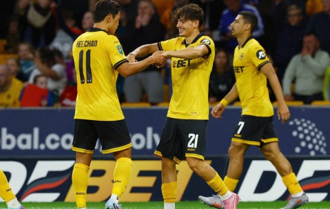 拒绝纽卡斯尔巨额报价！狼队新核拉尔森将续约冲击英超巅峰