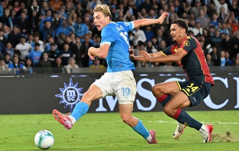 （体育）足球——意甲：那不勒斯胜热那亚