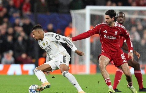 利物浦主帅斯洛特赞队员出色表现