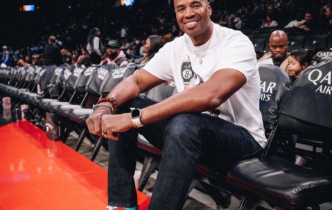 NBA宣传大使科林斯接受脑瘤治疗 6月刚与男友完婚