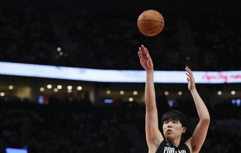 杨瀚森NBA首秀冷启动 2分1板暂时还在体系之外？