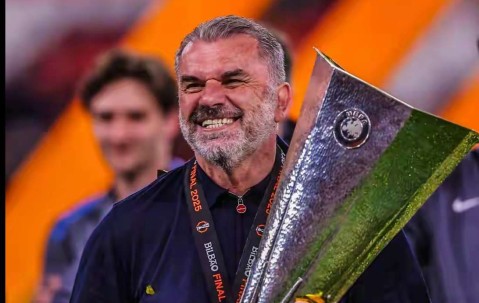 森林大换血！主帅努诺下课，波斯特科格鲁火速上位，这波操作猛如虎啊！