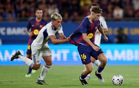 西甲首轮风波：巴萨争议进球引爆舆论，裁判成焦点