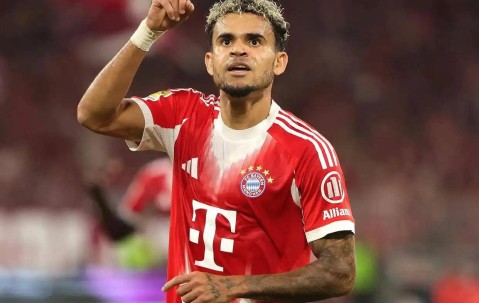 拜仁新援路易斯迪亚斯德甲首秀独造3球 创纪录领衔6-0大胜