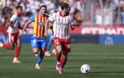 2-1大冷门，10人西甲第20胜西甲第12，22岁新星阿尔瑙一剑封喉