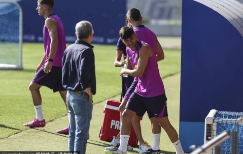 费兰·托雷斯戴队长袖标，双响惊艳亚洲！巴萨新赛季蓄势待发