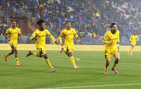 3-1，38岁法布雷加斯发威：率队8场不败，反超国米，逼近意甲前三