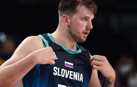 东契奇中文欢迎杨瀚森进入NBA 称会给他手机号