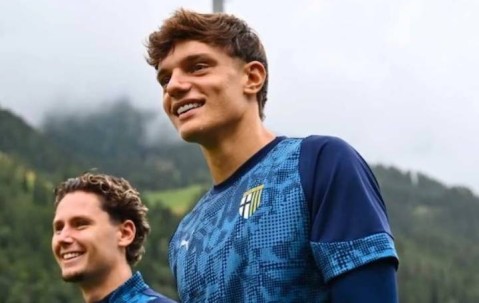 着眼未来！利物浦3500万欧元敲定意甲18岁中卫，来奥尼能接班范戴克吗