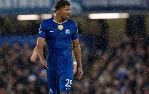 蓝军玻璃人复出即献顶级表现：6次成功争顶+ 3次成功过人！